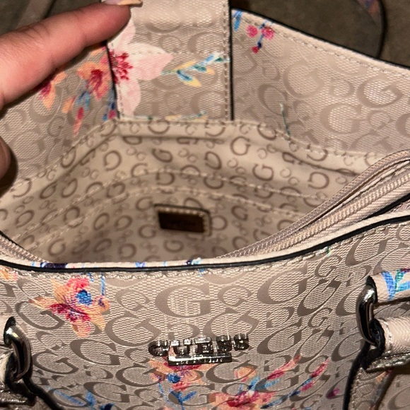 💓Guess💓 purse + wallet set - Picture 4 of 5